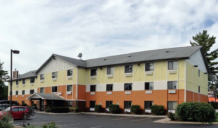 A picture containing sky, outdoor, building, house

Description automatically generated